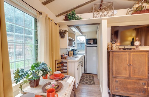 Cedar Ridge Apartment | Charming Grass Valley Studio w/Deck & Pond Access