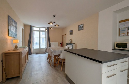 Neuillay-les-Bois Cottage | Charming Ground-Floor Cottage in Brenne with Enclosed Courtyard, Near Fishing and Birdwatching Spots