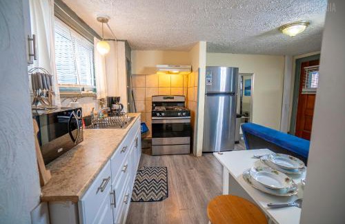 Bloomfield Apartment | Charming Guest House - Pittsburgh's Little Italy