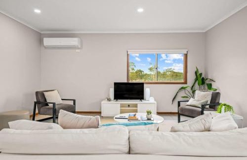 Hastings House | Charming Guesthouse Retreat in Hastings w laundry