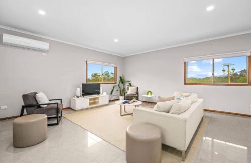 Hastings House | Charming Guesthouse Retreat in Hastings w laundry