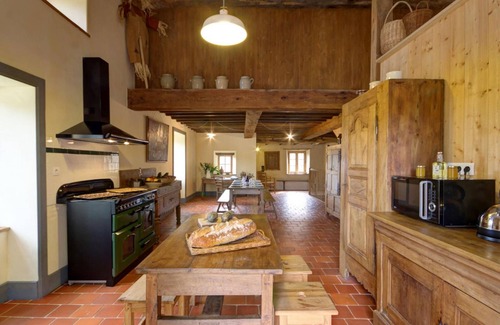 Saint-Just-la-Pendue Cottage | Charming house with spa, sauna and garden for 12 people
