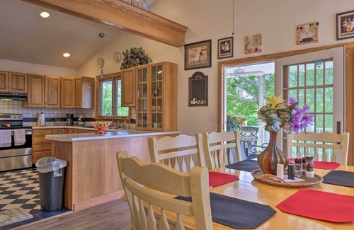 Lisbon Cottage | Charming Hanoverton Cottage on Guilford Lake!