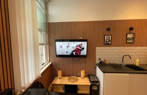 Pier Head Apartment | Charming Heritage Bank Liverpool – Historic Elegance Meets Modern Convenience