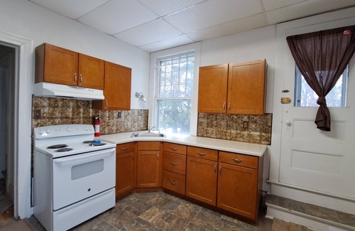 Scranton Apartment | Charming, high ceiling, spacious home in great neighborhood & large yard