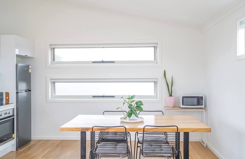 Highton House | Charming Highton Hideaway between CBD and Surf Coast