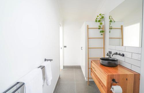 Highton House | Charming Highton Hideaway between CBD and Surf Coast