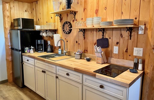 Custer House | Charming Hillside Hideaway with great views. NO CLEANING FEE