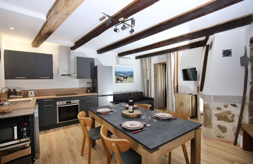 Leynhac House | Charming historic gem with modern flair in Leynhac