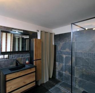 Leynhac Apartment | Charming historic gem with modern flair in Leynhac