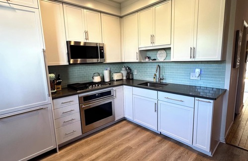 Eastport House | Charming Historic Row House in The Heart of Eastport's Horn Point