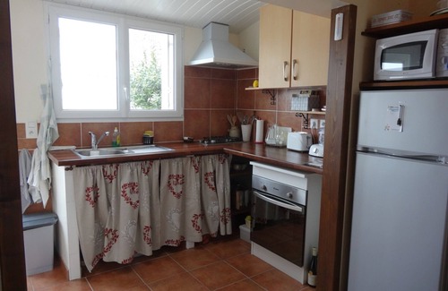 LʼAiguillon-sur-Mer House | Charming House Near Beach & Shops – Sunlit Getaway for 4