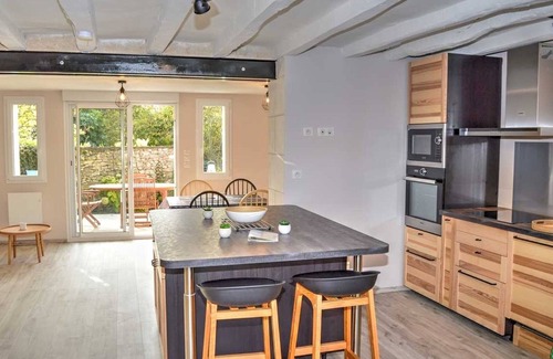 Chedigny Cottage | Charming Holiday Home in the Heart of Chédigny with Private Garden, Parking, and Modern Amenities
