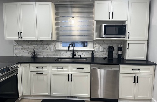Apex Cottage | Charming Home in Downtown Historic Apex with King Bed