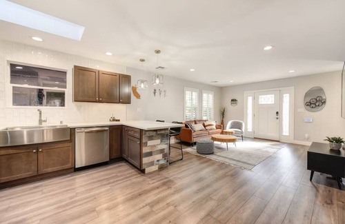 Roseville House | Charming Home, near beautiful park/tennis courts!