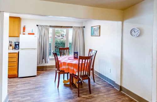Springfield House | Charming Home w/Fast WiFi, a Private Washer/Dryer, & Two Kitchens