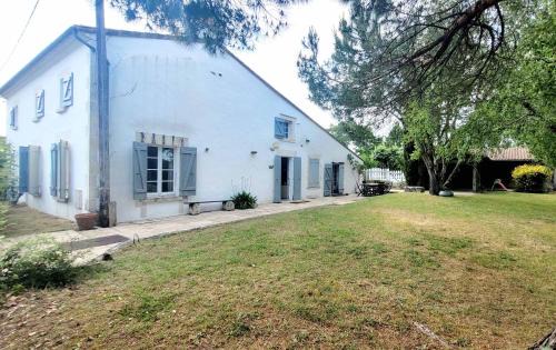Breuillet House | Charming Home with Pool Near Royan & Beaches