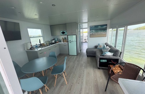 Islamorada Boat Rental | Charming house boat with 2 bedrooms and WiFi, AC in wonderful Islamorada