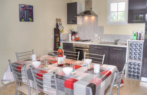 Rilly-sur-Vienne Cottage | Charming House with Pool, Garden, and Fishing Pond Near Loire Castles