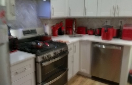 Canarsie House | Charming house in Brooklyn with WiFi, AC for up to three people in living room