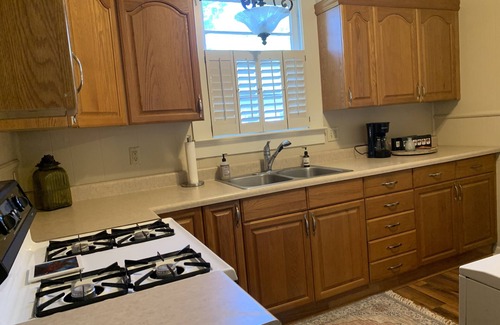 Scott House | Charming House in Downtown Scott