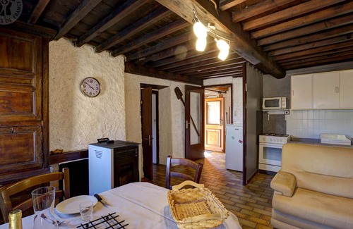 Pralong Cottage | Charming house with stove and shaded garden in Pralong