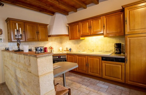 Monpazier Cottage | Charming house with WiFi, private parking, garden, and ping-pong in Monpazier