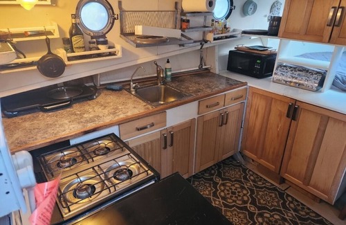 Sausalito Boat Rental | Charming houseboat in marvelous Sausalito with WiFi