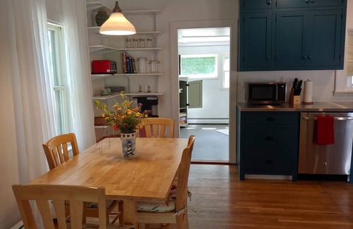 Rockland Cottage | Charming In-Town Rockland Home