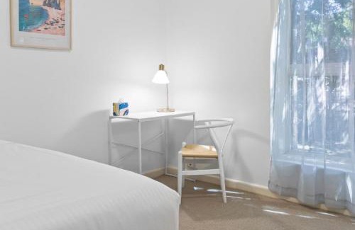 Toorak Apartment | Charming Inner-City Stay- Space, Style & Location