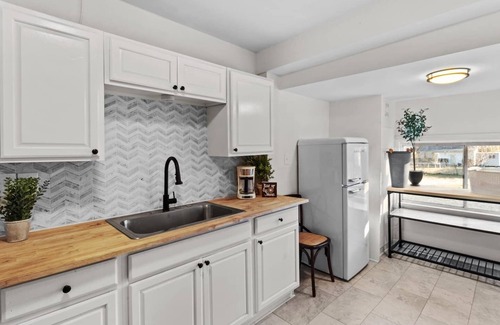 Mooringsport House | Charming Ivy House has cozy living spaces adorned with charming decor and inviting furnishings.