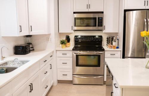 South Pandosy House | Charming Kelowna Haven with Hot Tub, Parking & Pet Friendly