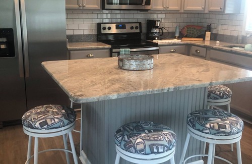 Piney Flats Cottage | Charming lake front 2-bedroom cottage in Gray with WiFi and AC