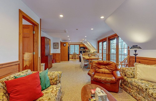 Denmark House | Charming Lakefront Apartment with Stunning Views and Cozy Amenities