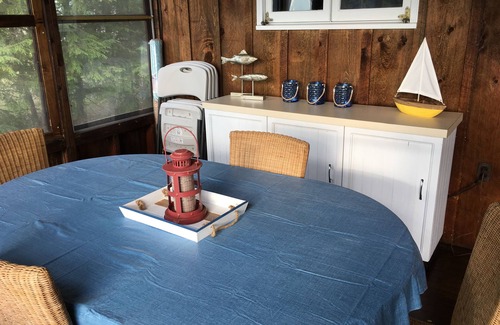 North Lake George Cabin | Charming Lakefront Cottage - Northern Lake George