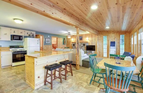 Aitkin Cabin | Charming Lakefront Cabin on Clean & Clear Big Pine Lake. Pet Friendly!n