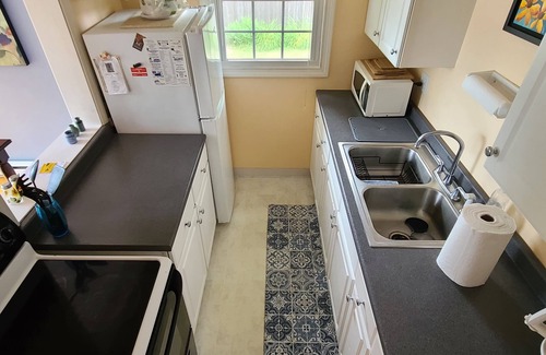 Ashford Cottage | Charming Lakefront Cottage