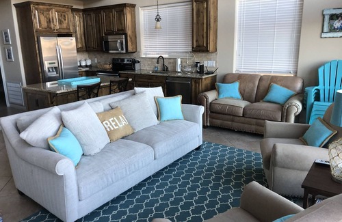 Spicewood House | Charming lakefront home perfect for a weekend getaway