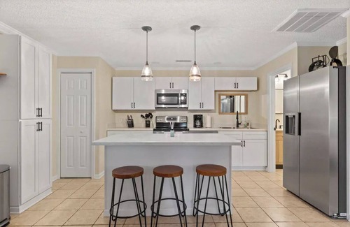 Piney Flats House | Charming Lakeside Cottagen