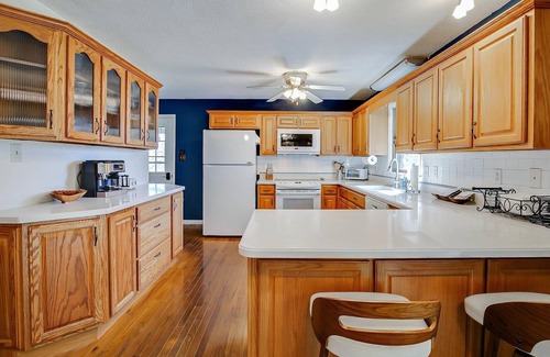 Boones Creek House | Charming level 3-BR,2Ba house in Johnson City with WiFi, AC, views, pet friendly