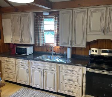 Limerick House | Charming Limerick Lake House Getaway