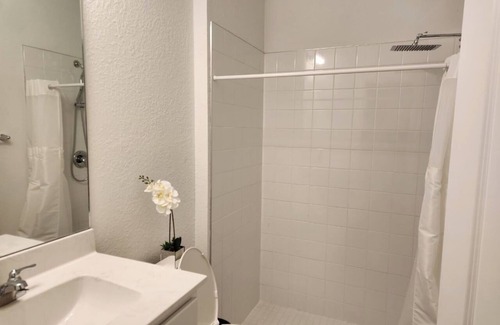 Port Saint Lucie Cabin | Charming lodge in marvelous Port St. Lucie with WiFi, AC