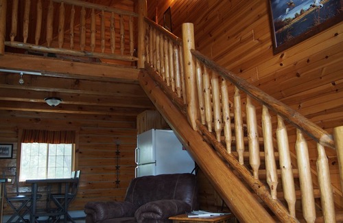 Hayward Cabin | Charming Log Cabin with Wood Burning Fireplace – 1 mile from Downtown Hayward