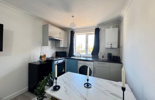 Thamesmead Apartment | Charming London Apartment Retreat
