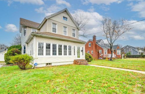 Freeport House | Charming Long Island Home with Fenced Yard!