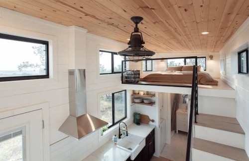 Thurber House | Charming Lookout Retreat – Perfect Tiny Home w/Scenic Vistas