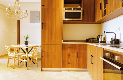 Accra Apartment | Charming luxury 2-bedroom apartment with Sea Views. 60 mins from Accra Airport.