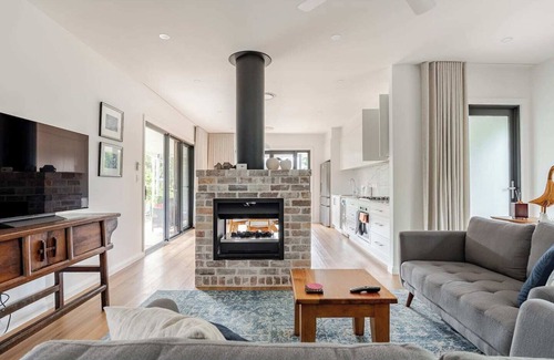 Galston Cottage | Charming Luxury Rural Cottage Close to National Parks and City of Sydney