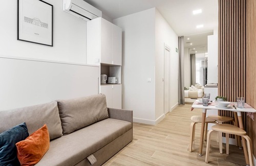 Tetuan Apartment | Charming Madrid Castilla V - Studio for 3 people