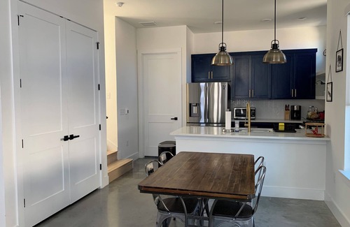 Georgian Acres House | Charming & Modern 2-Bedroom House Austin with AC, WiFi, & More